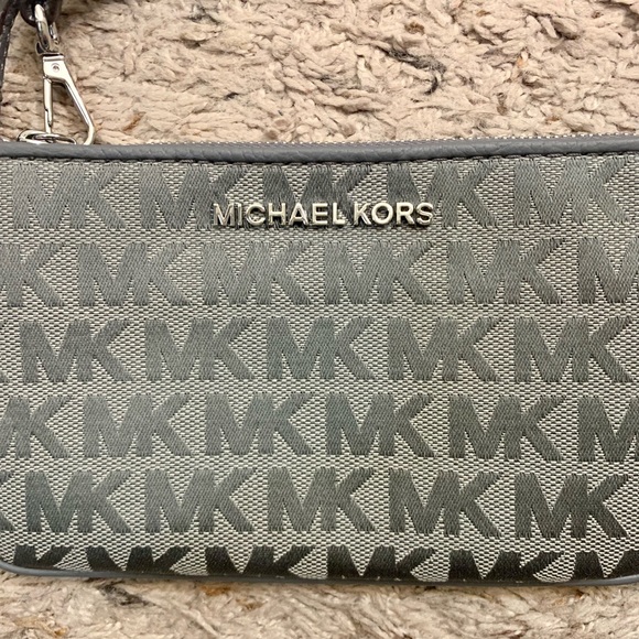 NWT Michael Kors Wristlet - Picture 3 of 5
